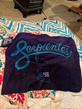 Arizona diamondbacks Serpientes Turquoise Script Rally Towel ships fast